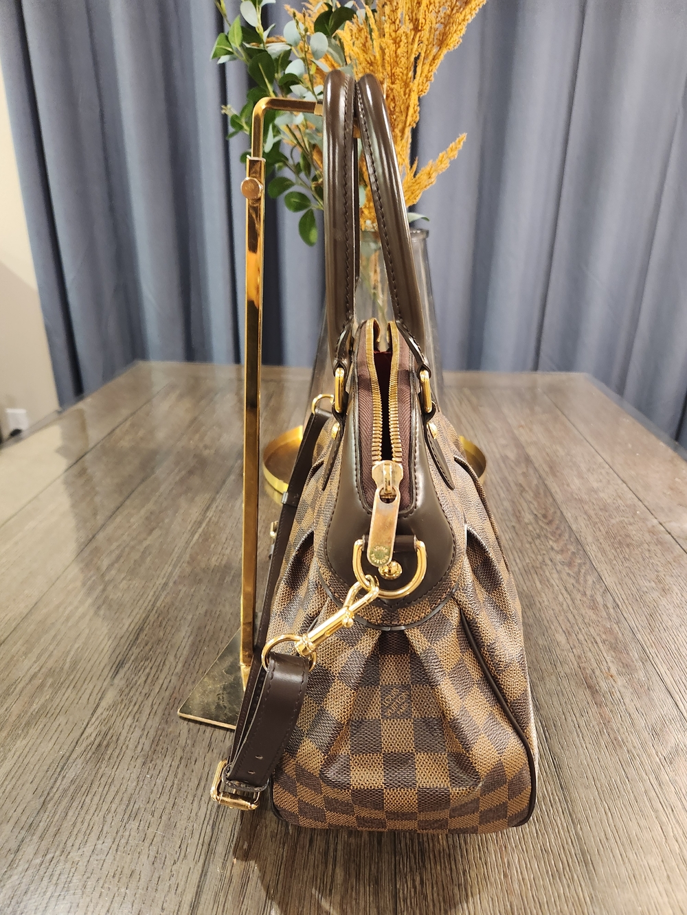 LOUIS VUITTON
Damier Ebene Trevi PM - Picture 3 of 8